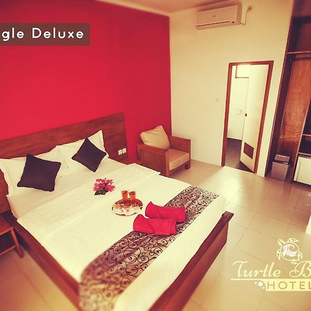 Turtle Beach Hotel Ujunggenteng Luaran gambar