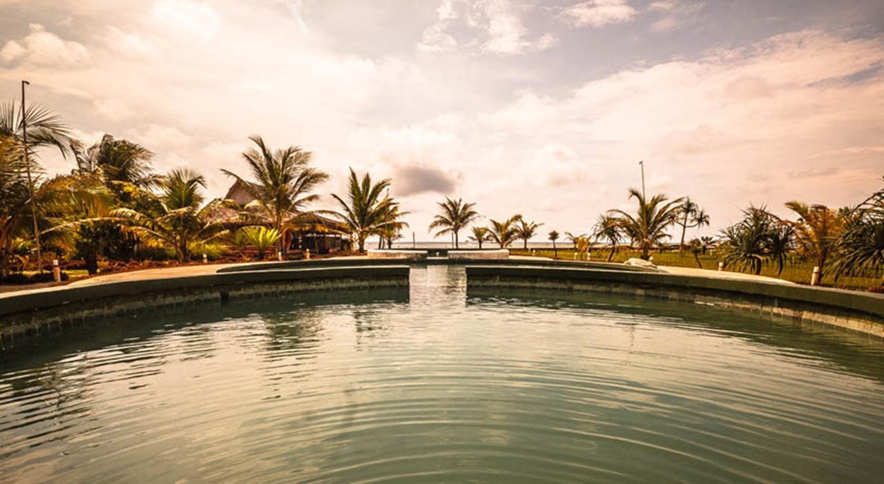 Turtle Beach Hotel Ujunggenteng Bilik gambar