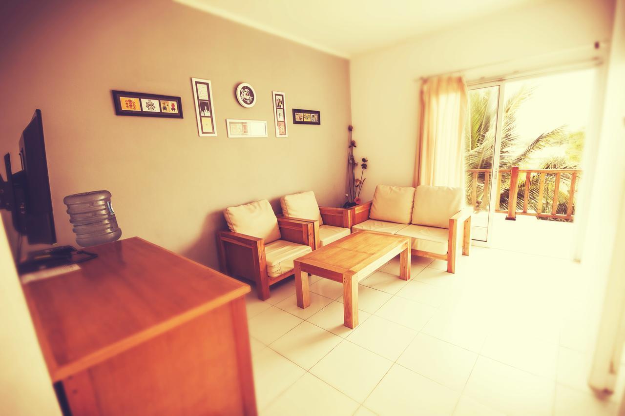 Turtle Beach Hotel Ujunggenteng Luaran gambar